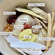 Chinese herbal chicken soup - smelly lunchbox Chinese Medicine Recipes, Traditional Chinese Medicine Recipes, Herbal Chicken Soup, Medicine Recipes, Chinese Soup Recipes, Chinese Herbs, Goji Berries, Traditional Chinese Medicine