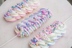 Unicorn Rainbow Meringue Cookies | Sugar Geek Show Meringue Sticks, Cookies Meringue, Easy Meringue Cookies, Meringue Pops, Easy Meringues, Meringue Cookie, Meringue Cookie Recipe, Sugar Geek, Lollipop Recipe