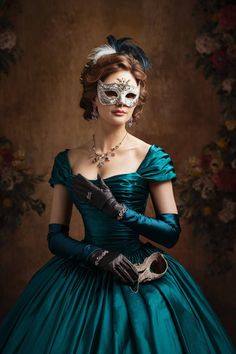 Jazz up your masquerade look with these captivating outfit ideas that will leave everyone in awe and wanting more. 20s Masquerade Party Outfit, Masquerade Ball Outfit Women, Masquerade Ball Outfit