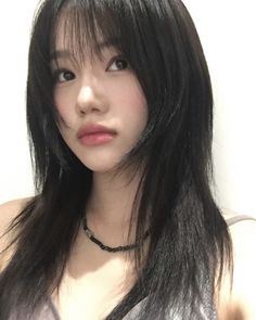 Subtle Hime Cut, Layered Asian Hair Medium, Side Bangs Wolf Cut, Sawako Haircut, Korean See Thru Bangs, Ulzzang Haircut, Korean Haircuts For Women, Hair Inspo Asian, Medium Long Length Haircut