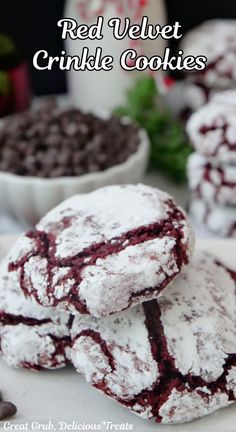 Red velvet cookies covered in powdered sugar stacked up into a pile on a plate. Brownie Crinkle Cookies, Red Velvet Crinkles, Red Velvet Crinkle Cookies, Lemon Crinkle Cookies, Velvet Cookies, Blossom Cookies, Party Cookies, Red Velvet Cookies, Cookie Spread