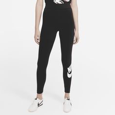 The perfect complement to your favorite tops and tees, the Nike Sportswear Leggings have a high-rise design and a stretchy waistband that sits above your navel. The soft, cotton blend wicks sweat, making these full-length leggings an easy choice for everyday wear. Christmas Wishlist Leggings, Nike Fitness, Nike High, Sportswear Leggings, Graphic Leggings, Leggings Nike, Legging Sport, Nike Leggings, Women Essentials