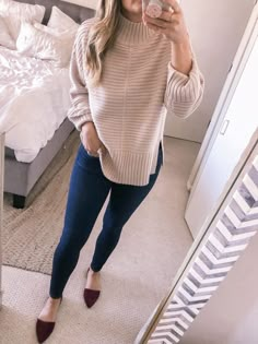 Mockneck sweaters - such a cozy piece for Fall! Style it with your favorite skinny jeans and flats for the office. #ootd #style #officefashion Clinical Outfits, White Cable Knit Sweater, Tres Chic, Looks Chic, Mock Neck Sweater, Work Attire, Office Outfits, College Outfits, Fall Winter Outfits