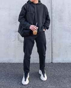 Women Right, Yeezy Fashion, Asian Streetwear, Sneaker Outfits, Streetwear For Men, Streetwear Mode, Sweaters Hoodies, Mens Trendy Outfits