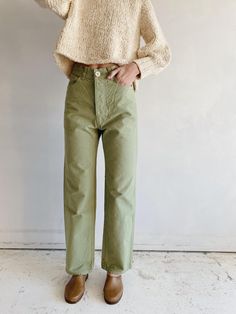 jesse kamm california slim in yucca Kamm Pants Outfit, Jesse Kamm Pants, Simple Granola Outfits, Granola Pants, Carpenter Pants Outfit, Kamm Pants, California Casual Style, Granola Outfits, Jesse Kamm