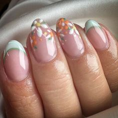 Cottage Core Nails Simple, Natural Nail With Design, Floral French Tips, Almond Floral Nails, Flower Tip Nails, Easy Design Nails, Flower Art Nails, Acyrilics Nails Ideas, Nail Inspo Floral