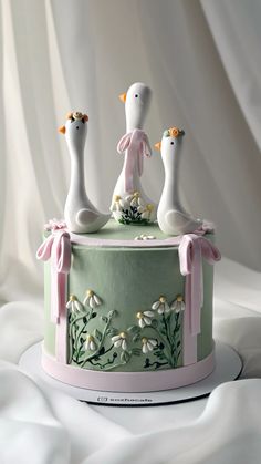 @rojaafsharpour #cake #cakeideas #duck #duckcake #cakeart #cakeart Angle Cake Design, Birthday Cake Daughter, Silly Goose Cake, Duck Cakes Birthday, Birthday Duck Theme, Duck Cake Ideas, Jellycat Cake, Cute Duck Cake