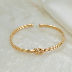 Knot Bangle Bracelet, Gold Cuff Bracelet For Bridesmaid Gift, Adjustable Gold Bangle For Bridesmaids, Gold Knot Bracelet, Wire Cuff Bracelet, Bangles And Bracelets, Minimalist Bangle, Knot Bangle, Beautiful Features