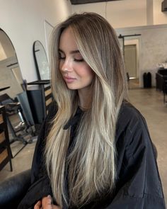 43 Stunning Blonde Balayage Hair Color Ideas for Hairstyle Inspiration – CreativeBooster Light Brown Hair Shades, Cool Blonde Hair Colour, Blonde Balayage Hair, Sombre Hair, Balayage Hair Color Ideas, Balayage Hair Color, Blonde Balayage Highlights, Wine Hair, Brunette Hair With Highlights