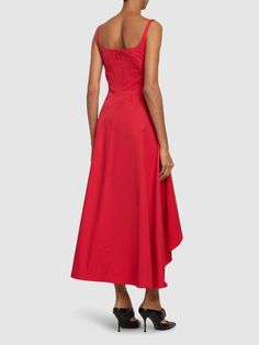 Find ALEXANDER MCQUEEN Poplin Midi Dress on Editorialist. Fixed shoulder straps. Back zip closure. Model is wearing a size38 Flowing Skirt, Asymmetric Hem, Fitted Bodice, Top Brands, Alexander, Alexander Mcqueen, Bodice, High Fashion, Midi Dress