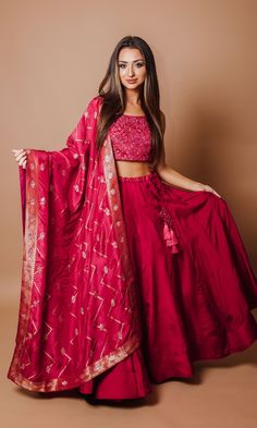 Chaniya Choli For Bridesmaid, Trendy Chaniya Choli For Wedding, Plain Ghagra Choli, Choli Making Idea, Designer Chaniya Choli Ideas, Choli Ideas Lehenga, Pink Chaniya Choli Navratri, Silk Chaniya Choli Designs, Chaniya Choli Poses