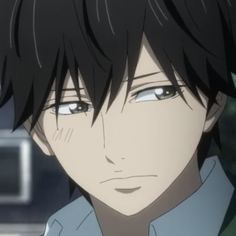 an anime character with black hair and blue eyes