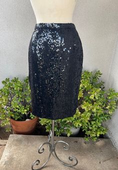 "Vintage 1985 elegant black sequins short skirt silk Sz 14 Medium Jeanette for St Martin. Fully lined and good condition. Zipper back. Measurements Waist 30\" Hips 40\" Length 23\"" Black Sequin Shorts, Skirt Silk, Sequin Shorts, St Martin, Vintage Elegant, Short Skirt, Black Sequins, Vintage Skirt, Star Shape