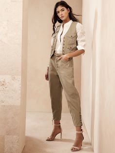 Banana Republic Safari, Safari Clothing For Women, Safari Fashion Women, Honeymoon Fits, Brown Cargo Pants Outfit, Banana Republic Outfits, Fall Jumpsuit, Preppy Fall Outfits