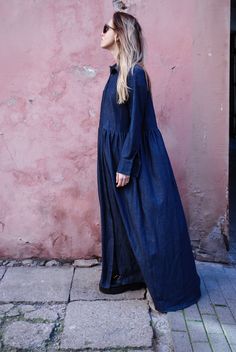 This boho style maxi dress hand-crafted from 100% cotton denim. It has a vintage denim design, long sleeves and a classic collar. Boho style with a touch of romance. Maxi denim dress / Long dress / Oversize dress / Shirt dress / Maternity dress / Long sleeves / Casual dress / Cotton dress / Plus size Composition - Cotton 100% Size guide XS Bust: 82-85cm, Waist: 62-66cm, Hips: 86-90cm S Bust: 86-89cm, Waist: 66-70cm, Hips: 90-94cm M Bust: 90-93cm, Waist: 70-74cm, Hips: 94-98cm L Bust: 94-97cm, Wa Casual Baggy Dress For Spring, Casual Baggy Spring Dress, Blue Long Sleeve Lagenlook Dress, Blue Oversized Cotton Dress, Oversized Blue Cotton Dress, Spring Cotton Loose Dress, Indigo Long Sleeve Dress With Pockets, Fall Lagenlook Day Dresses, Cotton Lagenlook Maxi Dress With Relaxed Fit