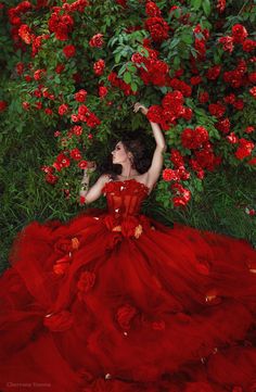 50s Photoshoot, Dark Steampunk, Quinceañera Photoshoot Ideas, Quince Photoshoot Ideas, Bridal Gowns Plus Size, Wedding Dress Floral, Floral Floor, Quinceanera Photoshoot, Gowns Plus Size