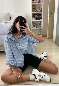 Button Up Crop Top Outfits, Outfits Calor, Outfit Fresco, Nb 530, New Balance Outfit, Chique Outfits, Biker Short, New Rock, Looks Chic