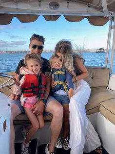 Travelling With Family Aesthetic, Travel With My Family, Family Boating Aesthetic, Aesthetic Family Vacation, Dream Future Life Family, Family Boat Day, Family Things To Do, Travel Family Aesthetic, Traveling With Kids Aesthetic