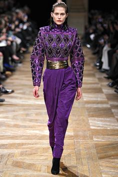 Mode Purple, Balmain Fashion, Wearing Purple, Purple Fashion, Fantasy Fashion, Look Cool, Couture Fashion, Paris Fashion, Runway Fashion