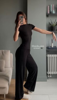 Classy Gym Outfits For Women, Elegant Comfy Outfit, Silent Luxury Outfits, Classy Gym Outfits, Casual Classy Outfits Chic, Elegant Gym Outfit, All Black Outfit Casual Classy, Comfy Classy Outfits, Classy Comfy Outfits