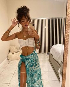 outfits Looks Hippie, Fest Outfits, Estilo Hippy, Mode Hippie, Earthy Outfits, Estilo Hippie, Beach Hairstyles, Hairstyles Medium, Mode Inspo