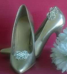 Beautiful Crystal shoe clips, transform your shoes into sensational pieces of art. Size 5cm x 3cm Shoe Clips Wedding, Bridal Shoe, Pearl Shoes, Pink Toes, Crystal Shoes, Star Shoes, Womens Wedding Shoes, Your Shoes, Shoe Clips