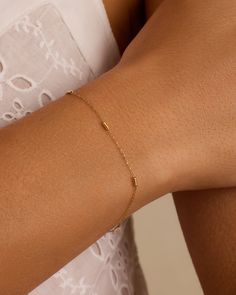 Achieve a truly timeless look with the 14k Gold Tatum Bracelet. This beautiful solid gold chain bracelet features dainty bar details, making it the perfect addition to your daily stack. To wear, stack alongside other solid gold or diamond bracelets. More is more! Tatum Bracelet in 14k Solid Gold, Women's by gorjana Forever Bracelets, Minimalist Jewelry Gold, Permanent Bracelet, Real Gold Bracelet, Turquoise Birthstone, Earrings Stacking, Gold Minimalist Jewelry, Gold Bracelet Simple, Mother Daughter Bracelets