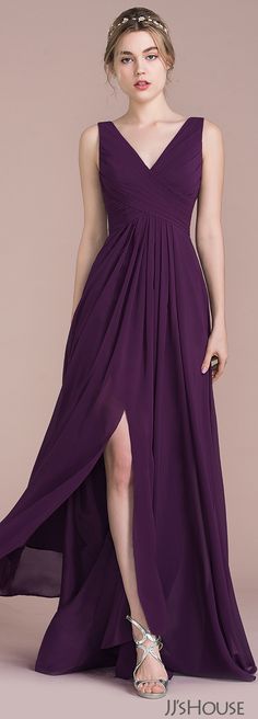 Aaah me encanta el cruce de la tela al frente Wine Colour Gown, Wine Colour Dress, Áo Blu, Purple Gown, Wine Colour, Split Prom Dresses, Ruffle Prom Dress, Perfect Bridesmaid Dress, Gaun Fashion