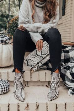 Fall Board, Trendy Winter Fashion, Snakeskin Boots, Glass Repair, White Snake, Fashion Diva, Fantasy Closet, Trendy Winter, Closet Inspiration