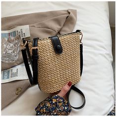 Straw Beach Bag, Woven Tote Bag, Straw Bags, Beautiful Handbags, Casual Accessories, Cute Tote Bags, Bag Trends, Shoulder Messenger Bag, Types Of Bag