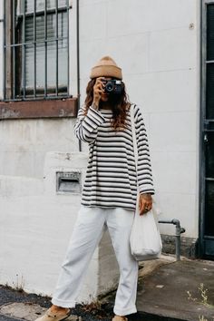 Relaxed Autumn Style, Winter Looks Casual, Winter Comfort Outfits, Comfortable Autumn Outfit, West Coast Street Style, Comfy Night In Outfit, New Mom Clothes Style, Stylish Baggy Outfits, Cool Outfit Inspiration