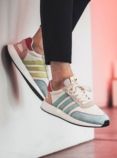 Adidas 5923, Adidas Sneakers Women Outfit, Adidas Originals Outfit, Trendy Womens Sneakers, Nike Casual, Look Adidas, Adidas Sneakers Women, Adidas Shoes Women, Adidas Sneaker