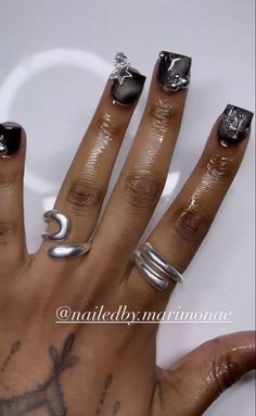 Y2k Short Junk Nails, Short Nail Designs Y2k, Duck Nail Designs Y2k, Black Nails Black Women, Finsta Pfp Aesthetic, Creative Nails Acrylic, Bad And Boujee Nails Short, Nail Inspo Black Women, Short Y2k Nails