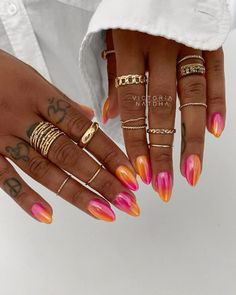 End Summer Nails, Nails For Miami Trip, Miami Inspired Nails, 22 Nails Birthday, Chrome Nails Colors, Fall Nails Gold, Miami Nails Ideas, Orange Aura Nails, Nail Polish Combinations