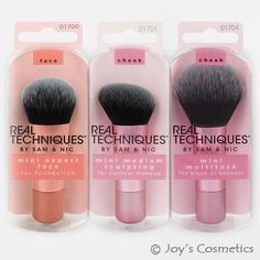 * 1 BRAND NEW REAL TECHNIQUES MINI BRUSH "PICK YOUR 1 TYPE" * *RT-1700 (Mini Expert Face Brush) Full-sized head with travel sized compact handle. The mini expert face brush is a travel sized must have for buffed-to-perfection foundation. *RT-1701 (Mini Medium Sculpting Brush) Medium-sized head with travel sized compact handle. The mini medium sculpting brush is perfectly sized for naturally defined contours on-the-go. Use with liquid or cream contour makeup. *RT-1704 (Mini Multitask Brush) Full- Travel Size Makeup Brushes, Travel Size Makeup, Best Highlighter, Mini Brush, Carnival Makeup, Best Makeup Brushes, Theatrical Makeup