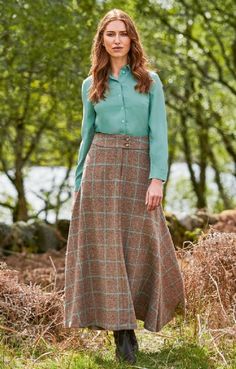 Tweed Skirts, Riding Skirt, Satin Dress Long, Country Fashion, Tweed Skirt, Feminine Dress, Feminine Outfit, Country Outfits, Maxi Dress Blue