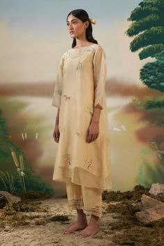 Shop for FEBo6 Peach Silk Organza Embroidered Kurta Set for Women Online at Aza Fashions Summer Organza Kurta For Designer Wear, Designer Tissue Silk Kurta For Spring, Spring Designer Tissue Silk Kurta, Spring Kurta With Chikankari Embroidery In Tissue Silk, Spring Chikankari Embroidery Tissue Silk Kurta, Designer Embellished Kurta For Spring, Silk Kurta For Spring Wedding, Silk Kurta For Wedding In Spring, Spring Designer Embellished Kurta