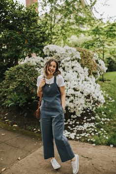 Overalls Outfit Linen, Linen Jumper Outfit, Linen Overalls Outfit Winter, Linen Overalls Outfit Fall, Jumpsuit Overalls Outfit, Loose Overalls Outfit, Linen Overalls Outfit, Linen Jumpsuit Outfit