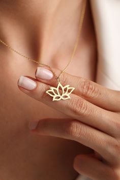 *  G O L D  LOTUS  FLOWER  N E C K L A CE                                   *LOTUS  N E C K L A C E*                                                              * FLOWER  N E C K L A C E * ♡ OUR Gold Lotus Flower Necklace is stylish, dainty and pretty ideal for everyday use. Details of solid gold handmade Meditation Symbol Jewelry are very eye-catching. It is a great gift for your loved ones. This jewelry will be an indispensable piece of yours. This meaningful Yoga Necklace with high quality h Gold Lotus Flower, Plant Necklace, Buddhist Necklace, Mandala Lotus, Lotus Flower Necklace, Spiritual Necklace, Yoga Necklace, Lotus Necklace, Lotus Pendant