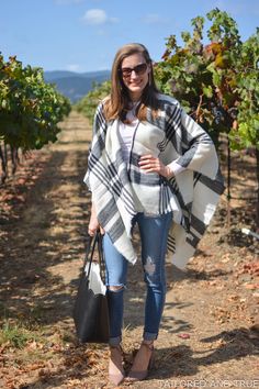 What to wear to a winery, napa, vineyard, fall style, layers, how to wear a poncho Wine Vineyard Outfit Fall, Vineyard Outfits Fall, Vineyard Fashion, Spring Interview Outfit, Summer Wineries Outfit, Wine Tour Outfit, Napa Outfit, Winery Outfit Summer, Austin Trip