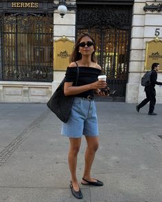 Europe Summer Street Style, Mexico City Style Outfits, Mexico Street Style, Beach Town Outfit, Summer Outfits Nyc, Minimal Summer Style, Chic Summer Work Outfits, Style Parisian Chic, Emelie Lindmark