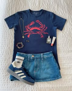 simple outfit, clean girl outfit inspo, crab shirt Outfit Inspo Summer, Casual Preppy Outfits, Trendy Outfits For Teens, Outfit Inspo Casual, Cute Preppy Outfits, Simple Trendy Outfits, Cute Everyday Outfits, Summer Fashion Outfits, Cute Simple Outfits