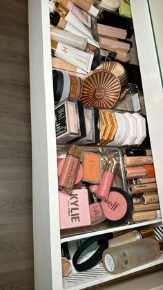 #highendmakeup #makeup #makeuplover #organization #organizing #organizedhome #hudabeauty #blushes #caudalie #kyliejennernail #charlottetilburymakeup Draw Organization, Draw Organizer, Kylie Jenner Nails, Charlotte Tilbury Makeup, Makeup Drawing, Makeup Haul, Girls 16, Makeup Organization