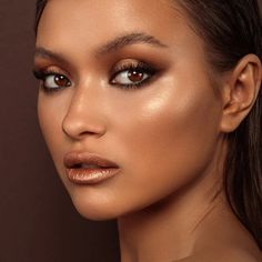 Get ready to dazzle on your next date night with our go-to beauty tips! ✨💋 From glowing skin to the perfect pout, this guide covers everything you need to create a stunning look. Discover quick and easy makeup tutorials, romantic hairstyles, and skincare routines that will have you feeling confident and beautiful. Whether it’s a casual outing or a fancy dinner, our date night beauty ideas will ensure you shine all evening long. Don’t forget to pin these essentials for your next night out! #Date Goddess Makeup, Bronze Goddess, Wedding Makeup For Brown Eyes, Tanned Makeup, Bronze Makeup, Fall Makeup Looks, Smink Inspiration