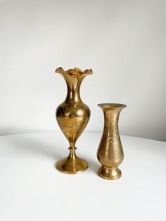 A trio of vintage brass vases. Made in India, lightly used. No damage, good condition.  Items weigh: 15 oz  8", 5.25" ALL SALES ARE FINAL!  Thank you for stopping by to check out my small shop.  Returns and exchanges are not accepted. Please enjoy my vintage items. They almost always have a quirk or flaw that I will do my best to describe in full detail. Please see all photos. Feel free to message me if you have any questions or concerns.  Local porch pick up: message me before purchase and I will remove shipping or if you don't mind, I can ship it locally as well. Brass Flower Vase, Flower Vase Decor, Vintage Brass Decor, Vases Vintage, Copper Decor, Flower Vases Decoration, Brass Vase, Brass Decor, Brass Gold