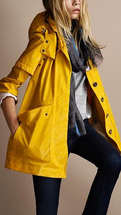 raincoat- el impermeable                                                                                                                                                                                 Más Yellow Trench Coat, Rok Outfit, Raincoat Outfit, Fishing Jacket, Yellow Coat, Burberry Trench Coat