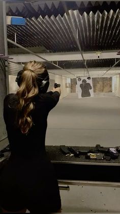 Photo Shoot Vision Board, Woman Shooting Range, Vision Board Photos Hobbies, Shooting Sport Aesthetic, Luxury Hobbies, Hobby Ideas Aesthetic, Vision Board Sport, Shooting Range Aesthetic, Old Woman Aesthetic