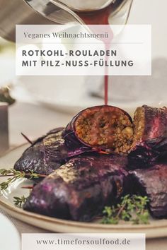 Vegane Rotkohl-Rouladen mit Pilz-Nuss-Füllung von Timeforsoulfood. Vegan Christmas Dinner, Food Test, Red Cabbage, Vegan Cooking, Winter Food, Perfect Food, Going Vegan, Veggie Recipes