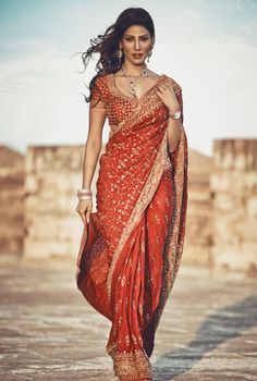 Bollywood Nerd Reception Sarees, Saree Images, Indian Sari Dress, Suit Salwar, Indian Saree Blouses Designs, Indian Fashion Saree, Saree Blouse Designs Latest, Wedding Saree Indian