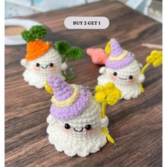 crochet keychain with two small white sheeps wearing hats and holding flowers